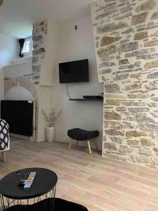 Charmant Studio Idealement Place Et Paisible ! Олорон-Сент-Мари Экстерьер фото